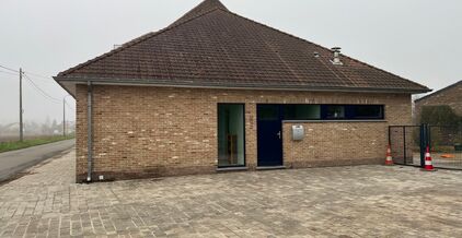 LEEMANS IMMOBILI&Euml;N vous propose l'espace professionnel suivant situ&eacute; dans la commune d'Opwijk. 

L'immeuble &eacute;tait utilis&eacute; comme bureau (profession ind&eacute;pendante) mais peut aussi parfaitement servir par exemple de cabinet / activit&eacute; ind&eacute;pendante &agrave; c