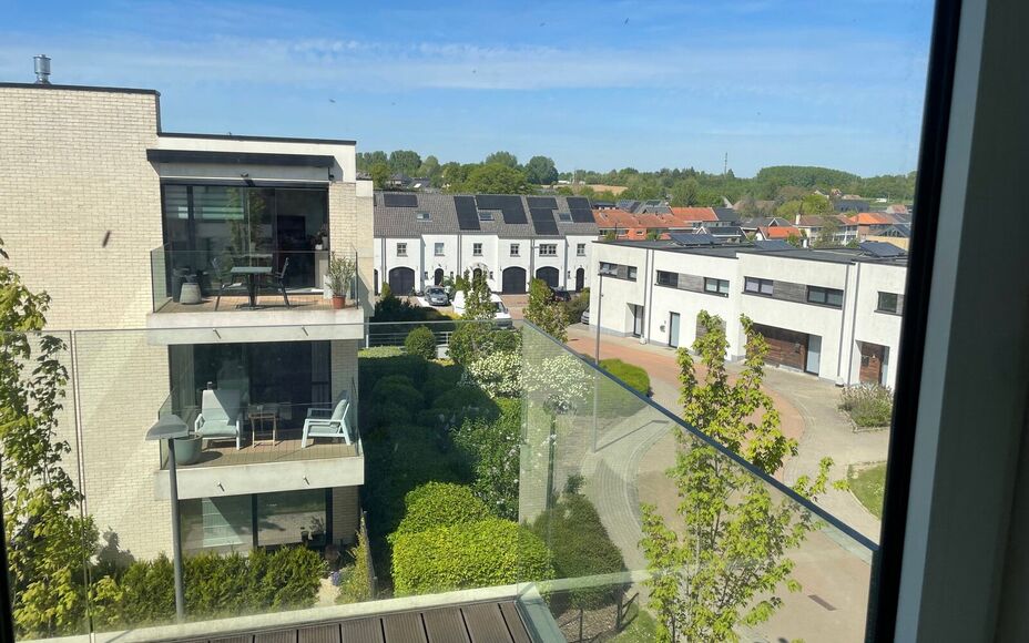 LEEMANS Immobiliën vous propose ce charmant appartement neuf, situé en plein cœur de Groot-Bijgaarden. Faisant partie d'une petite résidence dans un quartier résidentiel calme, il se trouve au deuxième étage et à proximité immédiate de toutes le