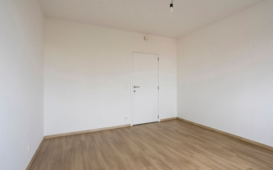 Leemans Real Estate vous propose cet appartement écoénergétique offrant une vue imprenable sur Bruxelles.Grâce à sa situation centrale, commerces, crèches, écoles, installations sportives et transports en commun sont accessibles à pied. L'appartem