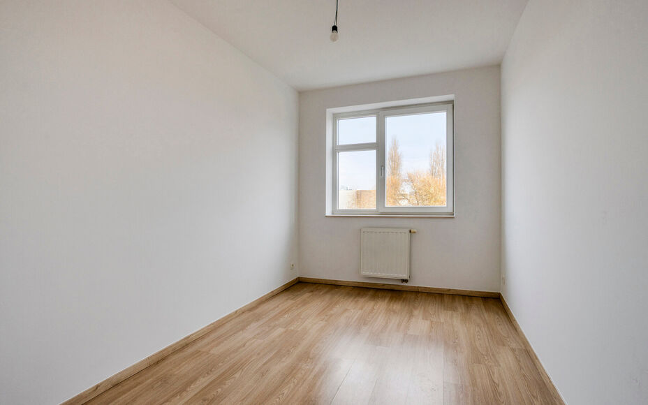 Leemans Real Estate vous propose cet appartement écoénergétique offrant une vue imprenable sur Bruxelles.Grâce à sa situation centrale, commerces, crèches, écoles, installations sportives et transports en commun sont accessibles à pied. L'appartem