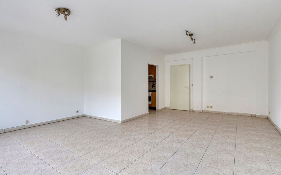 LEEMANS IMMOBILIËN vous propose cet appartement très bien entretenu et prêt à être emménagé au premier étage d'un petit immeuble résidentiel composé de 3 appartements au total. L'appartement date de l'année 2000.  

La surface totale de l'appar