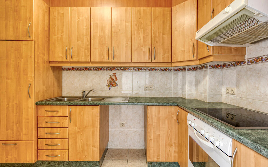 LEEMANS IMMOBILIËN vous propose cet appartement très bien entretenu et prêt à être emménagé au premier étage d'un petit immeuble résidentiel composé de 3 appartements au total. L'appartement date de l'année 2000.  

La surface totale de l'appar