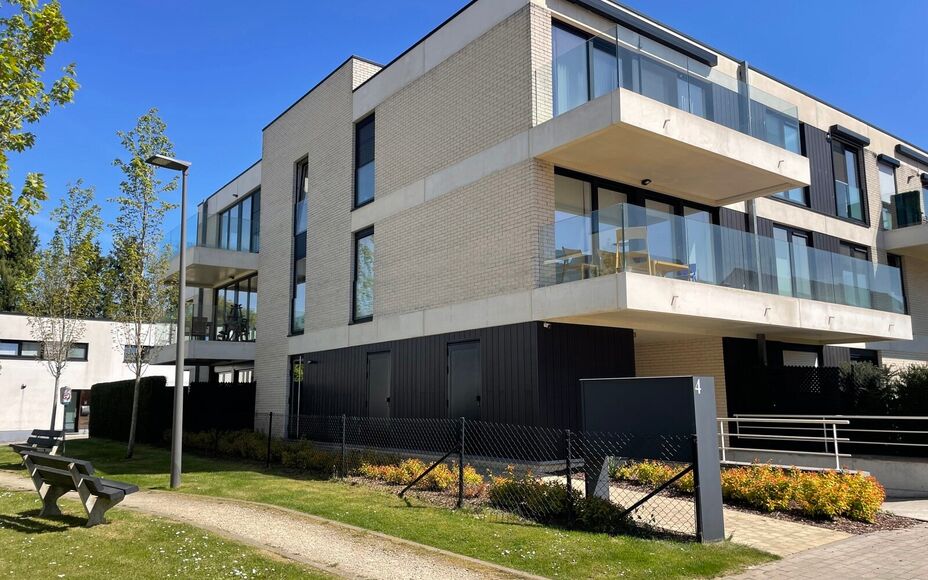 LEEMANS Immobiliën biedt u dit gezellig nieuwbouw appartement in centrum Groot-Bijgaarden. Het appartement maakt deel uit van een kleine residentie in een rustige woonwijk, gelegen op de tweede verdieping en in de nabijheid van alle nodige faciliteiten (