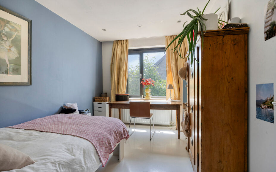 Leemans Immobiliën biedt u deze exclusieve, gerenoveerde moderne bungalow aan op een prachtig perceel van maar liefst 29 are. Deze unieke eigendom bevindt zich op een uiterst gegeerde toplocatie en geniet achteraan van rustgevende landelijke vergezichten