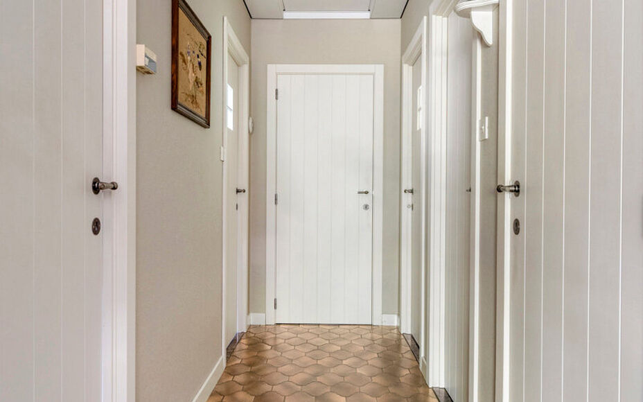 Leemans Immobiliën presenteert u deze charmante, instapklare bungalow, ideaal gelegen in het gegeerde Asse. Dankzij de uitstekende ligging bevinden belangrijke invalswegen, scholen, sportfaciliteiten, openbaar vervoer en tal van fiets- en wandelroutes zi