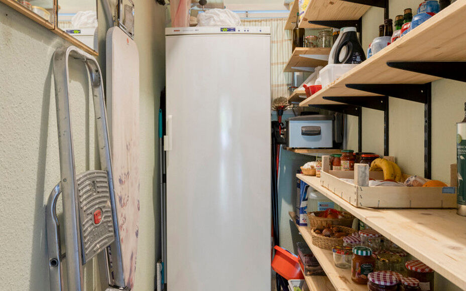 Leemans Immobiliën presenteert u deze charmante, instapklare bungalow, ideaal gelegen in het gegeerde Asse. Dankzij de uitstekende ligging bevinden belangrijke invalswegen, scholen, sportfaciliteiten, openbaar vervoer en tal van fiets- en wandelroutes zi