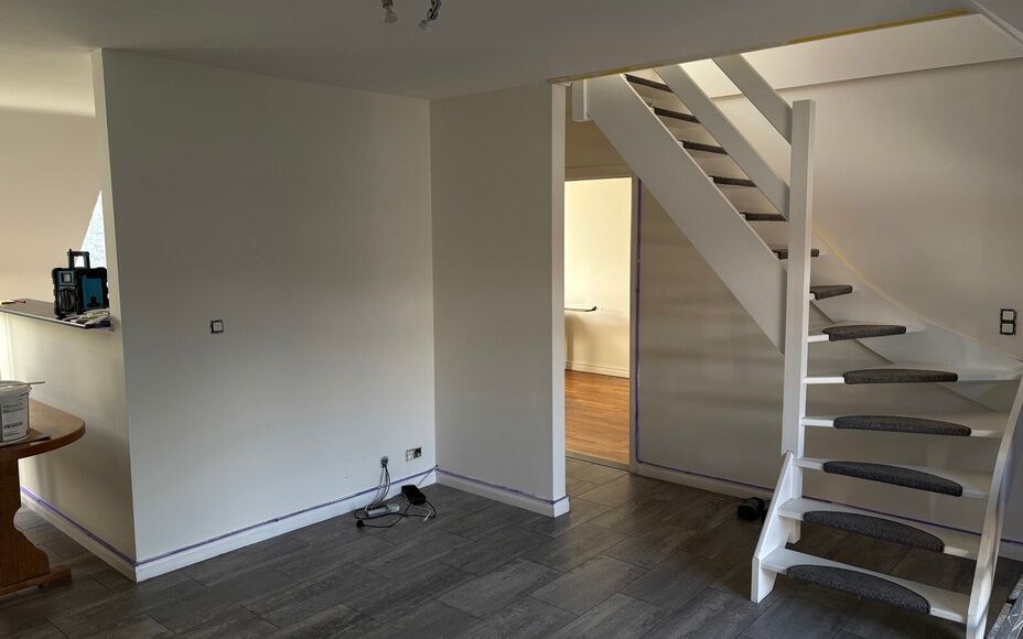 Dans un complexe unique (projet de rénovation d'une école primaire), nous vous proposons ce charmant appartement duplex comprenant : un séjour particulièrement lumineux avec cuisine ouverte (entièrement équipée) et accès à une spacieuse terrasse 