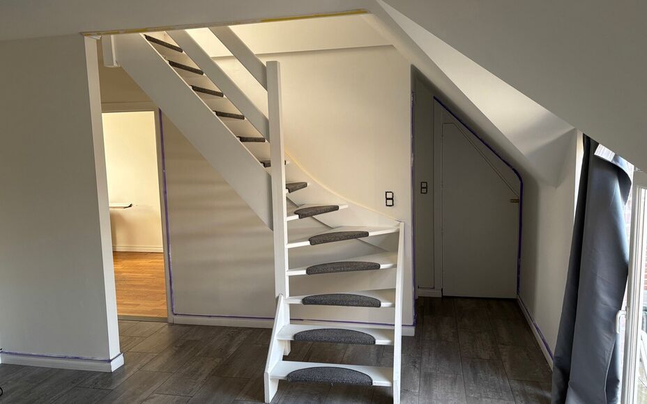 Dans un complexe unique (projet de rénovation d'une école primaire), nous vous proposons ce charmant appartement duplex comprenant : un séjour particulièrement lumineux avec cuisine ouverte (entièrement équipée) et accès à une spacieuse terrasse 