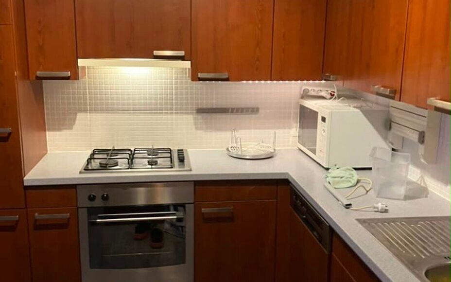 Dans un complexe unique (projet de rénovation d'une école primaire), nous vous proposons ce charmant appartement duplex comprenant : un séjour particulièrement lumineux avec cuisine ouverte (entièrement équipée) et accès à une spacieuse terrasse 