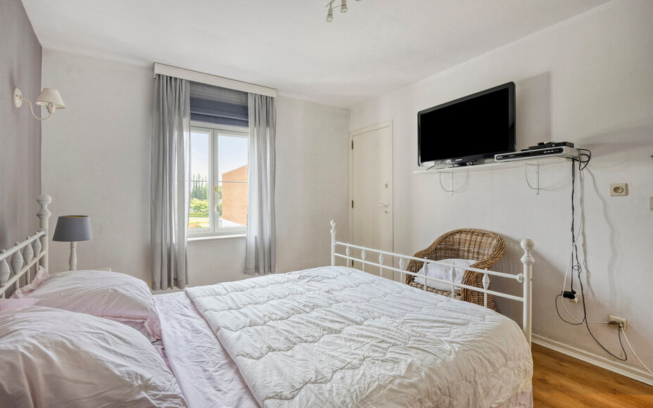 Leemans Immobiliën biedt u deze instapklare en uitstekend onderhouden woning aan, ideaal gelegen in het centrum van Asse. Dankzij de centrale ligging bevinden winkels, scholen, openbaar vervoer, sportinfrastructuur en belangrijke invalswegen zich op wand