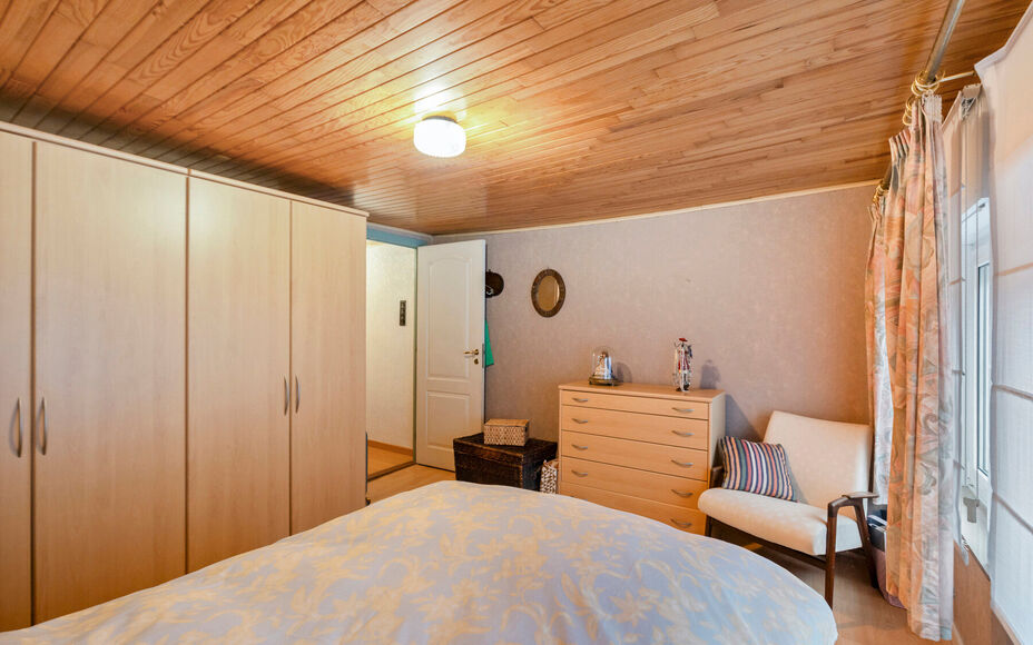 Leemans Immobiliën biedt u deze charmante woning aan op een rustige en aangename ligging in Asse-Ter-Heide. Dankzij de gunstige locatie bevinden winkels, scholen, openbaar vervoer, sportinfrastructuur en belangrijke invalswegen zich allemaal op korte afs