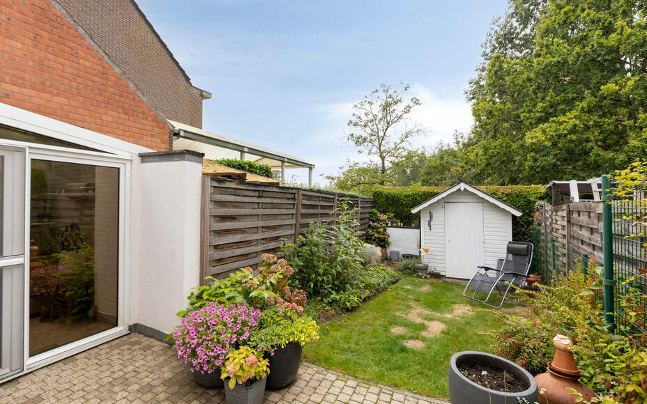 Leemans Immobiliën biedt u deze charmante woning aan op een rustige en aangename ligging in Asse-Ter-Heide. Dankzij de gunstige locatie bevinden winkels, scholen, openbaar vervoer, sportinfrastructuur en belangrijke invalswegen zich allemaal op korte afs