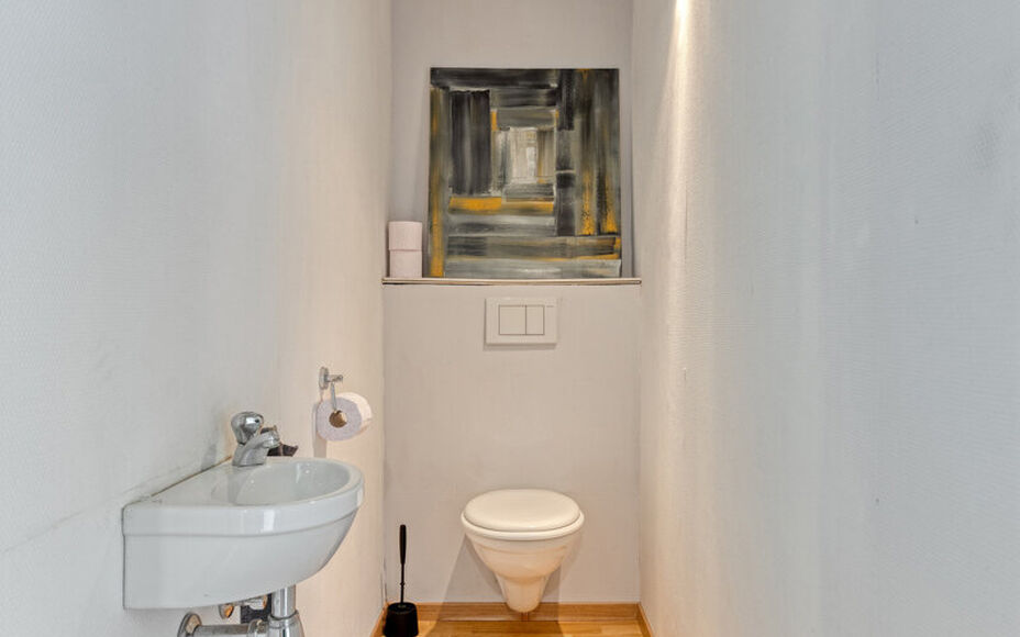 Leemans Real Estate vous présente cette charmante maison idéalement située au cœur d'Asse.
Grâce à son emplacement privilégié, commerces, écoles, installations sportives, pistes cyclables et piétonnes, et grands axes routiers sont à deux pas. P