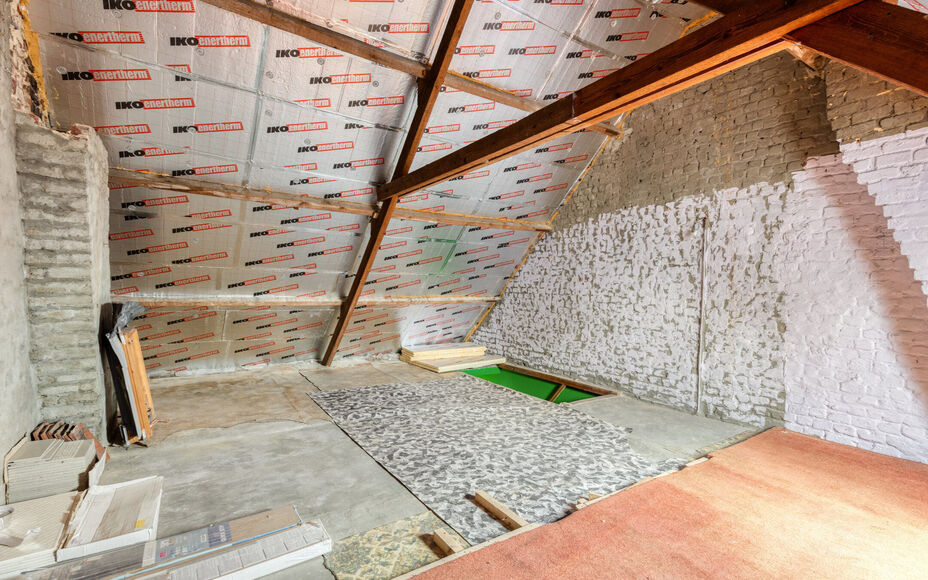 Leemans Real Estate vous présente cette charmante maison idéalement située au cœur d'Asse.
Grâce à son emplacement privilégié, commerces, écoles, installations sportives, pistes cyclables et piétonnes, et grands axes routiers sont à deux pas. P