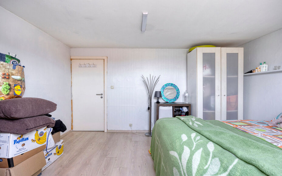 Leemans Immobiliën vous propose cette charmante maison idéalement située au cœur d'Asse. Grâce à son excellente accessibilité, écoles, transports en commun, commerces, installations sportives, pistes cyclables et sentiers pédestres, ainsi que gra