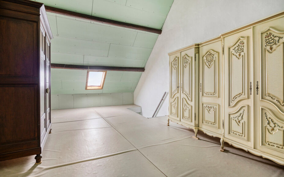 Leemans Immobiliën vous propose cette maison clé en main, en parfait état et idéalement située au cœur d'Asse. Grâce à sa situation centrale, commerces, écoles, transports en commun, installations sportives et grands axes routiers sont accessible