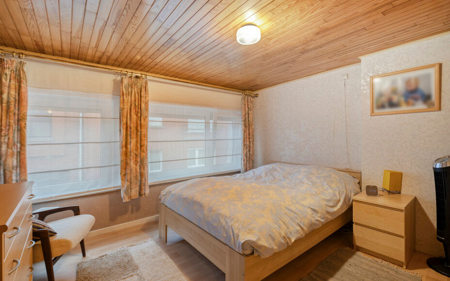 Leemans Immobiliën vous propose cette charmante maison située dans un quartier calme et agréable d'Asse-Ter-Heide. Grâce à sa situation idéale, commerces, écoles, transports en commun, installations sportives et grands axes routiers sont facilement