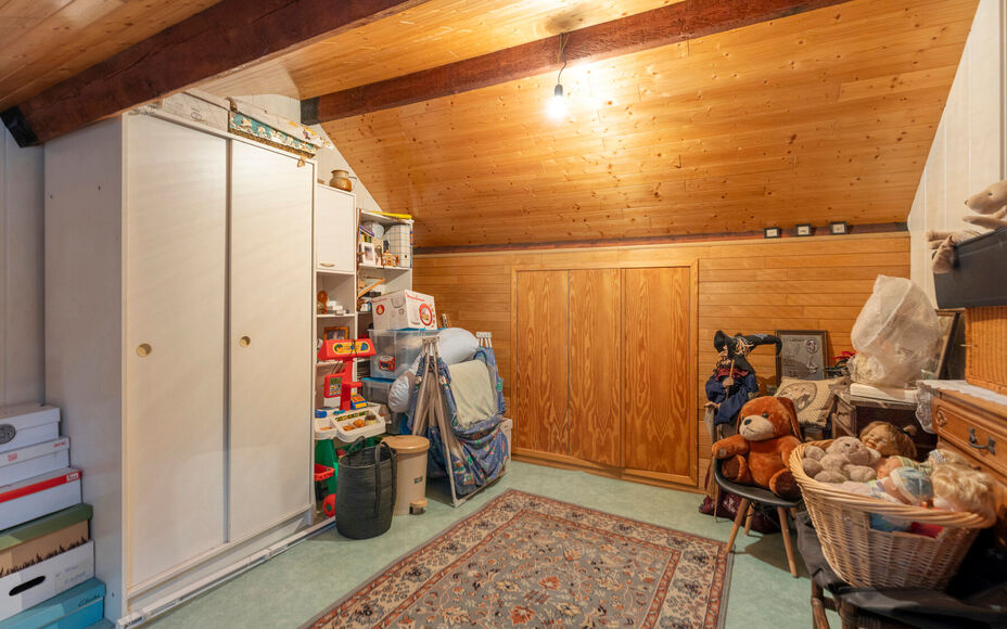 Leemans Immobiliën vous propose cette charmante maison située dans un quartier calme et agréable d'Asse-Ter-Heide. Grâce à sa situation idéale, commerces, écoles, transports en commun, installations sportives et grands axes routiers sont facilement