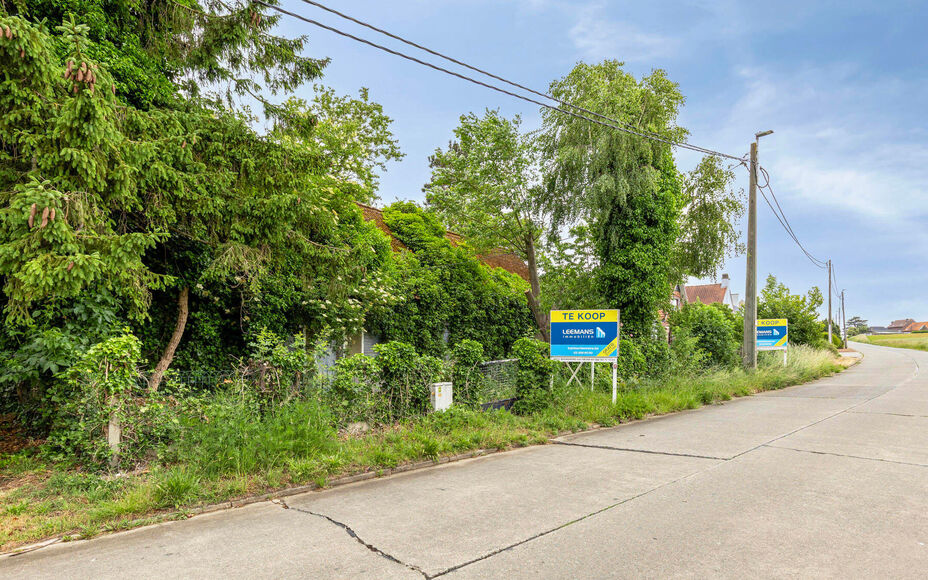 Vous êtes à la recherche d'un terrain à bâtir calme dans la périphérie de Bruxelles ? Tout en restant à proximité de toutes les facilités ?  

LEEMANS IMMOBILIEN vous propose ce spacieux terrain à bâtir à Bekkerzeel, une commune d'Asse, avec u