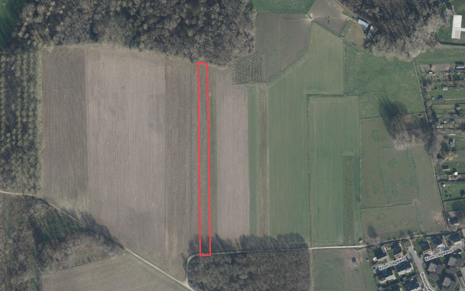 LEEMANS IMMOBILIËN vous propose le terrain agricole suivant d'une superficie de 37 ares 65 ca. 

Parcelle située dans la zone VEN (voir Kravaalbos à proximité). 

Largeur environ 13 m - profondeur environ 273 m.  

Le terrain agricole est loué. Veuil
