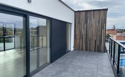 Leemans Immobiliën biedt u dit prachtige nieuwbouwappartement aan op een uitstekende en centrale ligging in Opwijk. Dankzij de gunstige locatie bevinden winkels, scholen, openbaar vervoer, sportinfrastructuur en belangrijke invalswegen zich op korte afst