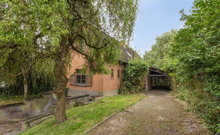 +++ IN OPTIE +++ 
LEEMANS IMMOBILIËN biedt u deze alleenstaande eengezinswoning aan met verschillende ontwikkelingsmogelijkheden! Gelegen in het landelijke Bekkerzeel (deelgemeente van Asse), toch dichtbij alle faciliteiten in centrum Asse en met een dir