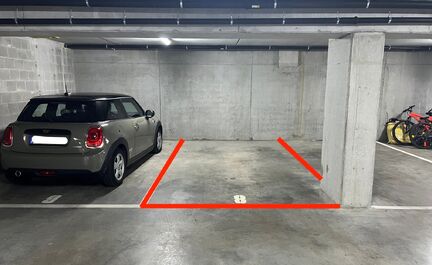 LEEMANS IMMOBILIËN vous présente un parking souterrain à louer dans le centre de Wolvertem (commune de Meise) !

La place de parking (n° 8) est située sous le complexe récemment construit appelé “Wolfart”, situé sur la place communale. L'accè