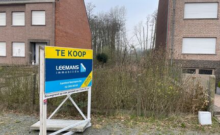 Leemans Immobiliën vous propose ce terrain à bâtir/projet idéalement situé à Asse. Grâce à sa situation, toutes les commodités telles que les écoles, les commerces, les infrastructures sportives, les transports en commun et les voies d'accès so